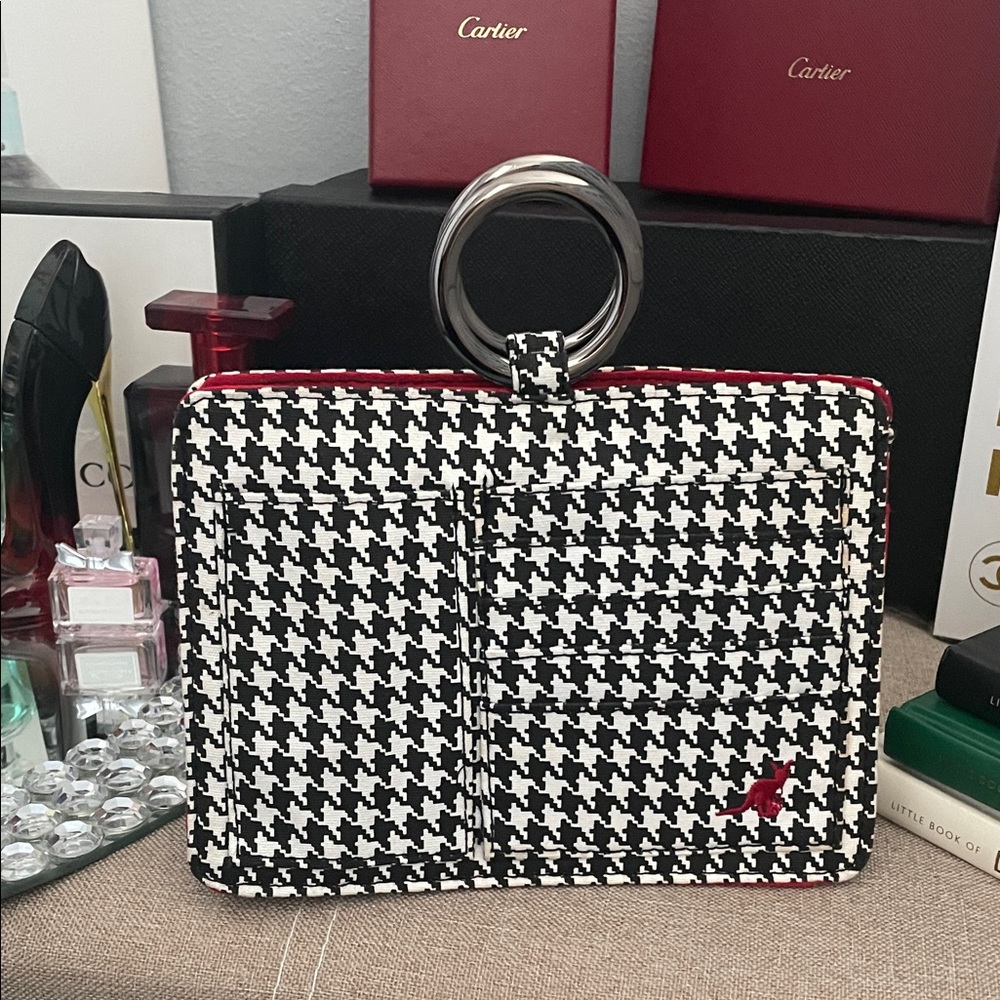 ✨🖤Houndstooth Pouchee - The Ultimate
Purse Organizer🖤✨Preloved